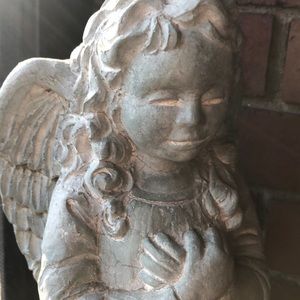 Meet your Posher, Mona